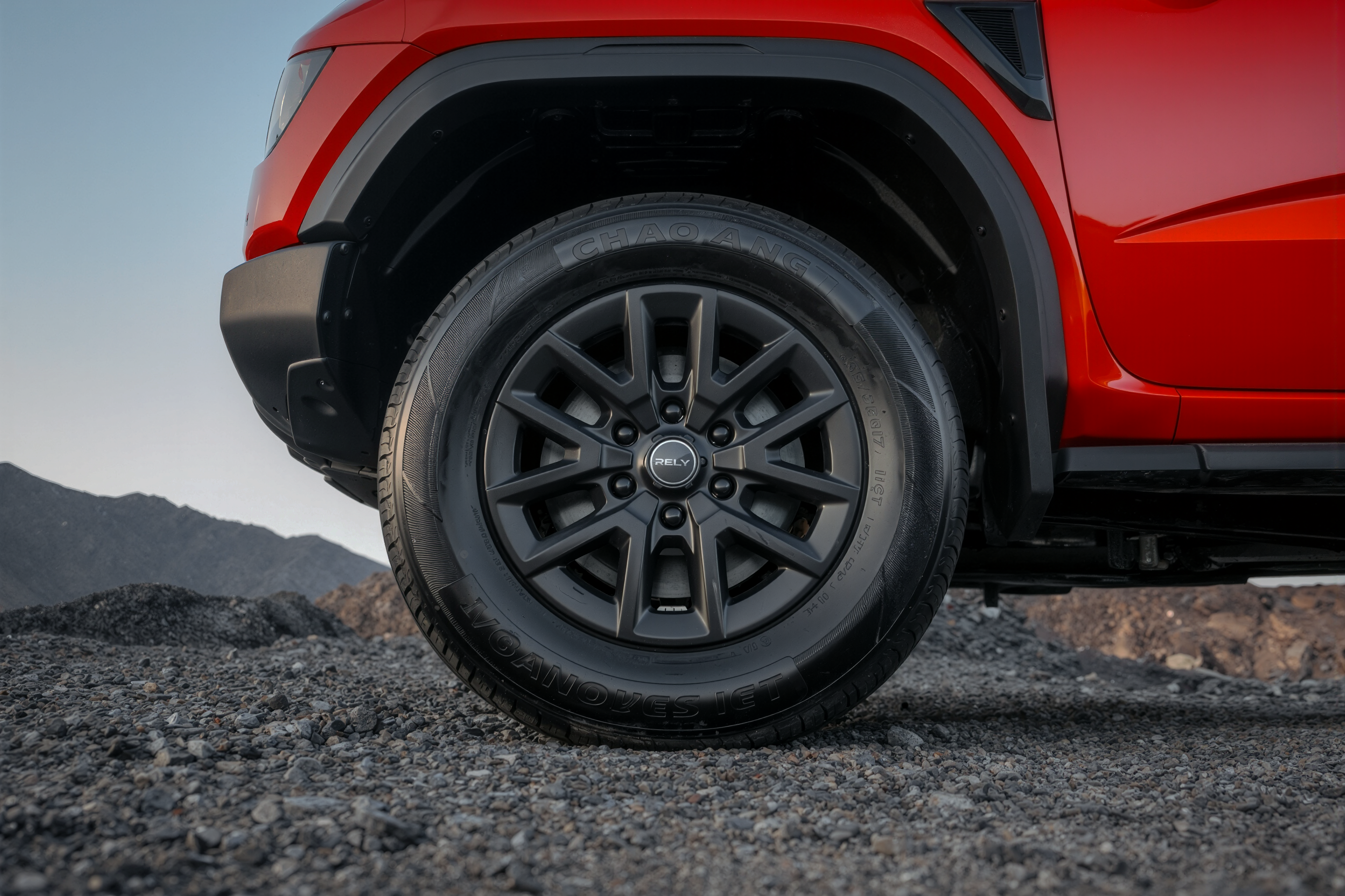 RELY R8 wheel on gravel terrain